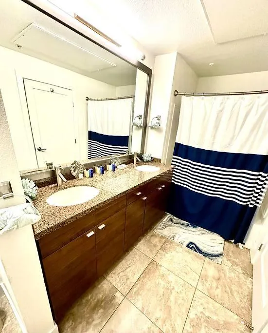 Ocean Club - 1 Bedroom Los Angeles Apartment